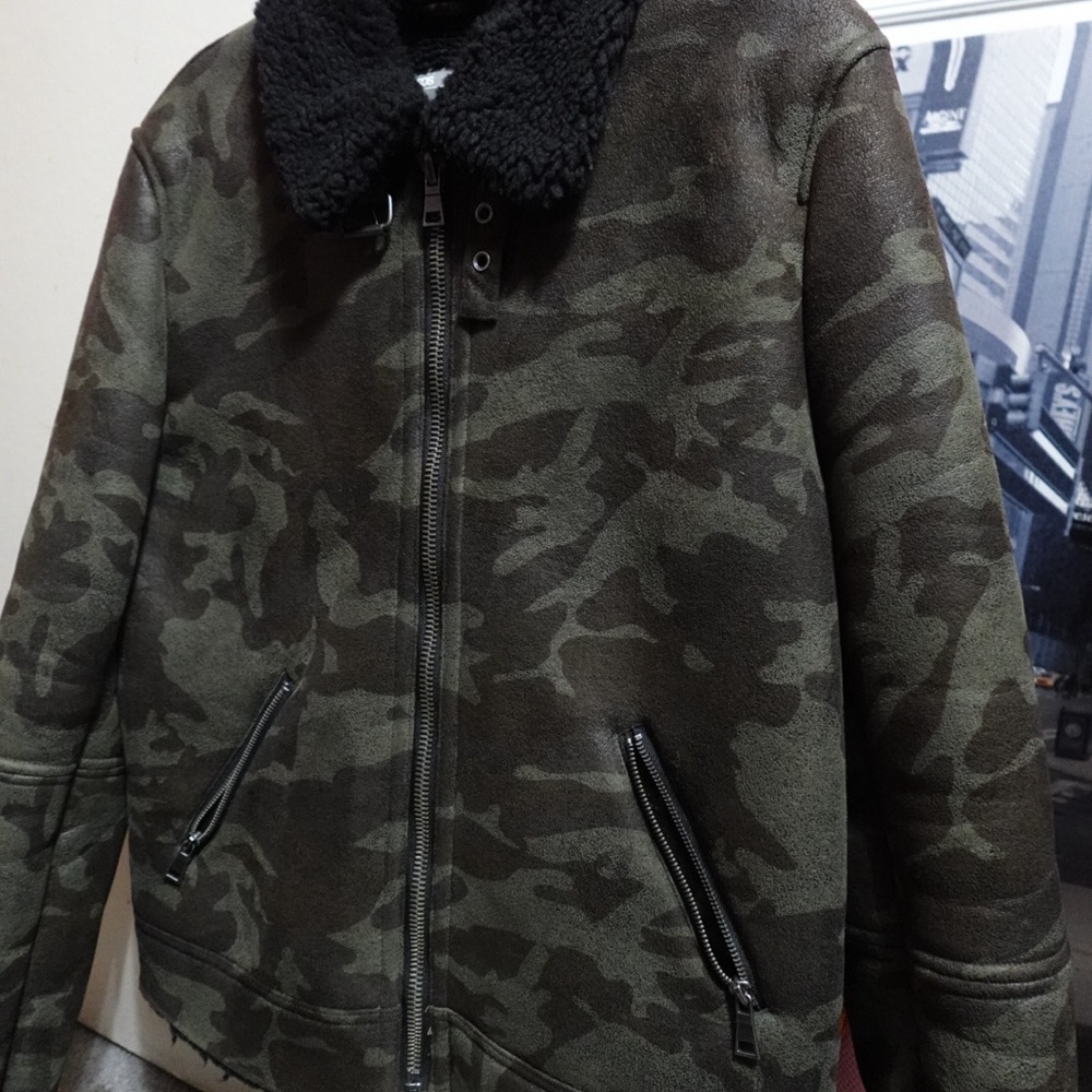 Men Camo Jacket - Picture 3 of 5